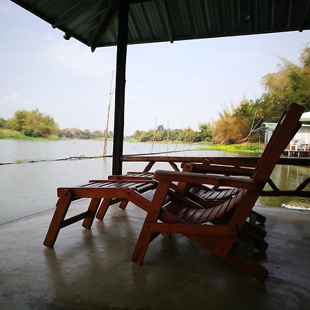 River Marina Resort Uthai Thani Zimmer foto