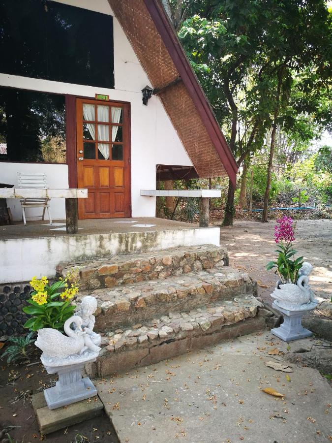 River Marina Resort Uthai Thani Exterior foto